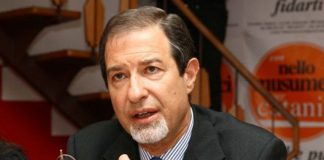 Sicilia, 285 milioni di euro per la metropolitana da Misterbianco a Paternò "Il governo Crocetta è ormai al saccheggio finale. In queste ultime settimane, con la complicità di alcuni dirigenti remissivi, sta adottando provvedimenti e atti amministrativi incongruenti e per certi aspetti illegittimi. Contributi, trasferimenti, obblighi contrattuali e persino assunzioni. Un metodo improntato a un indecente clientelismo, a pochi giorni dalla consultazione elettorale". L'ha detto Nello Musumeci, candidato del centrodestra alla presidenza della Regione Siciliana nel corso di un intervento alla Giornata Tricolore di Custonaci, in provincia di Trapani. "È l'ultimo colpo di coda di un centrosinistra ormai in agonia - ha sottolineato - che gioca le poche carte rimaste per tentare di arginare la frana del consenso a favore del centrodestra e dei partiti che sostengono la mia candidatura. Stiamo valutando se presentare un esposto alla magistratura, affinché acquisisca ogni elemento utile a valutare se nell'operato dell'amministrazione regionale si configurino ipotesi di reato".