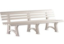 Licata, continuano i raid alla villa comunale: distrutte alcune panchine