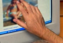 Sicilia, si fingeva 12enne per adescare minorenni in chat: arrestato uomo di 43 anni