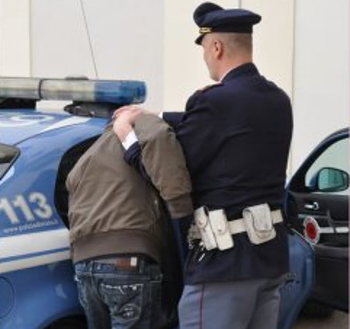 polizia-arresto Arrestati due ragazzi palermitani accusati di furto.