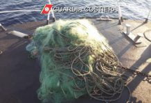 Licata, guardia costiera sequestra rete abusiva di 1000 metri