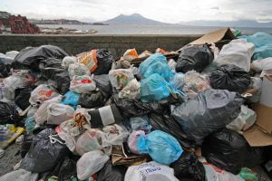 Palermo, continua ad accumularsi la spazzatura nelle periferie