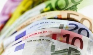 Canicattì, studentesse liceali trovano portafoglio e si mobilitano per trovare proprietario