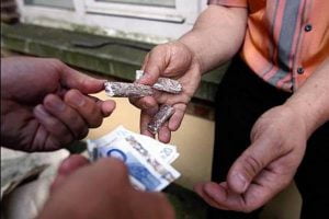Palermo, pusher nascondeva in casa 180 mila euro: arrestato dalla polizia