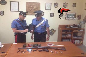 Camastra, rinvenuto arsenale in casa di un pregiudicato: arrestato un 67enne