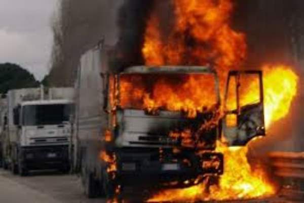 camion autocarro fuoco Camion in fiamme