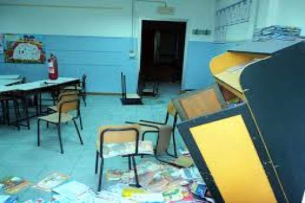 vandalo scuola danni_190817043027