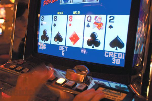 Canicattì, chiuso un centro scommesse: c'erano minorenni all'interno Canicattì, chiuso un centro scommesse: c'erano minorenni all'interno