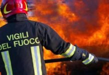 Caltanissetta, vasto incendio invade un frigo macello sulla SS640: intervengono i Vigili del Fuoco Incendio