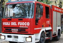 Gela, auto si scontra con vigili del fuoco a sirene spiegate