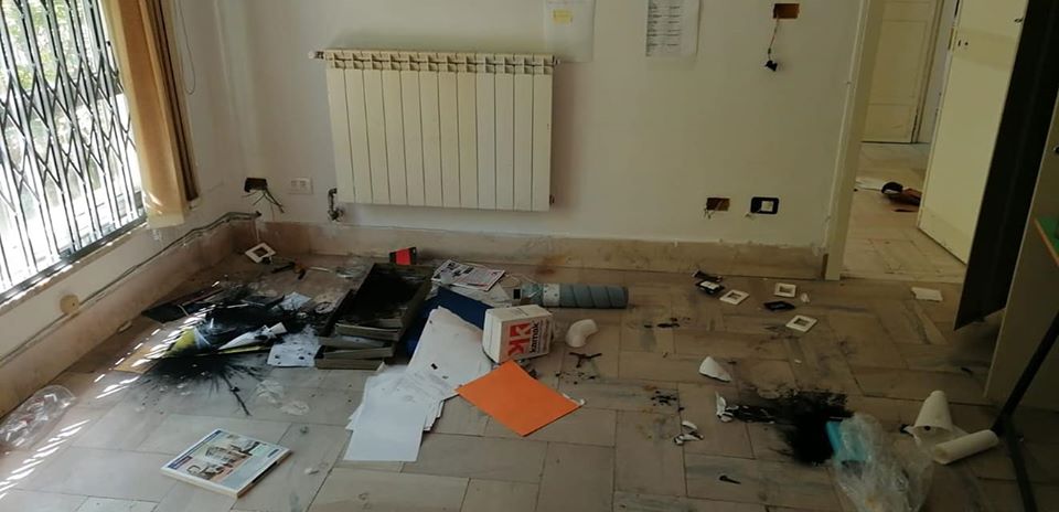 Canicattì, vandalizzata la scuola Rapisardi: lo sfogo del Sindaco sui social Canicattì, vandalizzata la scuola Rapisardi: lo sfogo del Sindaco sui social