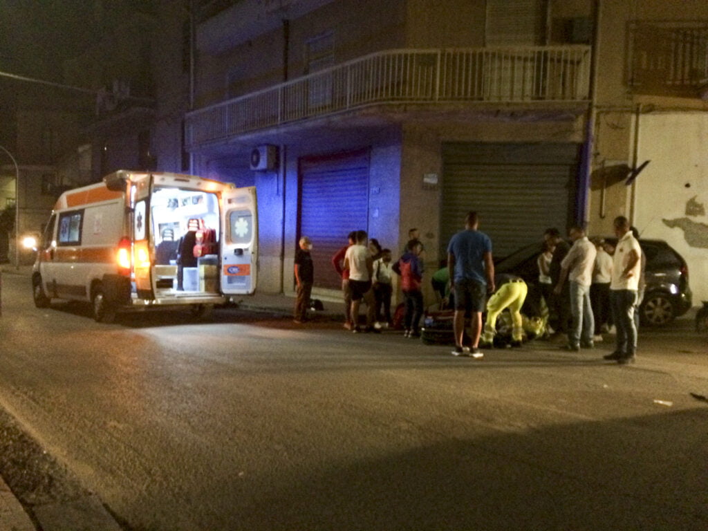 Canicattì, scontro frontale tra uno scooter e un Suv: ferito un giovane Canicattì, scontro frontale tra uno scooter e un Suv: ferito un giovane