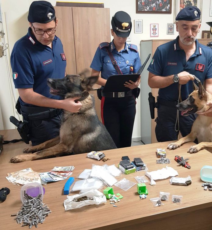 Palermo spacciava ai domiciliari