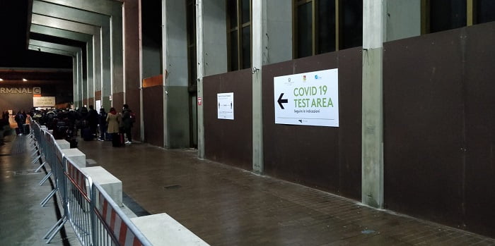 Catania, Covid: le restrizioni non fermano l'esodo verso il Sud, lunghe file in aeroporto Catania, Covid: le restrizioni non fermano l'esodo verso il Sud, lunghe file in aeroporto