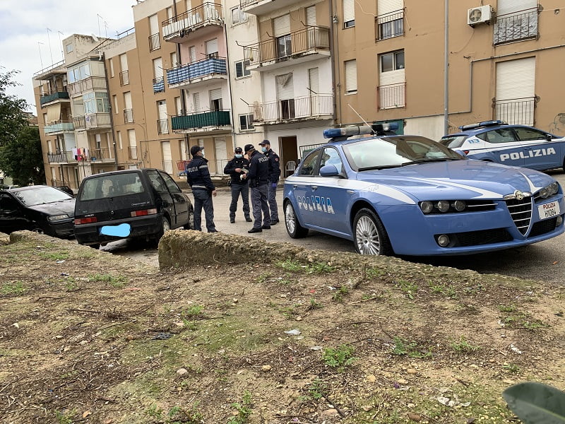 Licata, operazione antidegrado nel quartiere denominato"Bronx": ritirate 13 autovetture Licata, operazione antidegrado nel quartiere denominato"Bronx": ritirate 13 autovetture