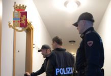 Licata, durante un controllo della polizia chiude la porta di casa provocando lesioni a un poliziotto: arrestato 50enne