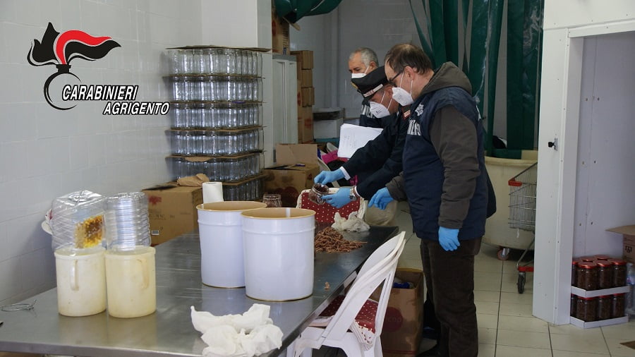 Sciacca, i Nas sequestrano 8 quintali di alici e sardine sott’olio con etichette false Sciacca, i Nas sequestrano 8 quintali di alici e sardine sott’olio con etichette false