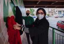Canicattì, in un mese oltre 300 indumenti appesi al “Muro della Gentilezza”: oggi la consegna ufficiale alla città