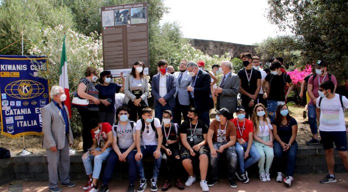 scuola istituto Fermi-Eredia Catania- i giovani adottano il parco gioeni scoperte targhe bilingue