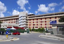 La operano per un’ernia ma le perforano l’intestino: la procura di Ragusa indaga 7 medici per la morte di una donna di Modica