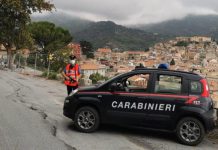 Sicilia, sorpresi a vendere kit di pronto soccorso di dubbia provenienza: denunciati padre e figlio