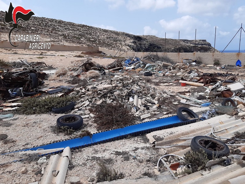 Lampedusa, discariche abusive con materiali pericolosi: sequestrate dai carabinieri Lampedusa, discariche abusive con materiali pericolosi: sequestrate dai carabinieri