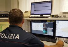 Caltanissetta, esce per comprare le sigarette mentre  è agli arresti domiciliari: 50enne denunciato dalla Polizia