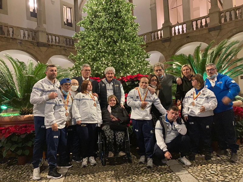 Sicilia, il presidente Miccichè premia a Palazzo Reale gli atleti C21 che si sono ben classificati ai campionati europei Sicilia, il presidente Miccichè premia a Palazzo Reale gli atleti C21 che si sono ben classificati ai campionati europei