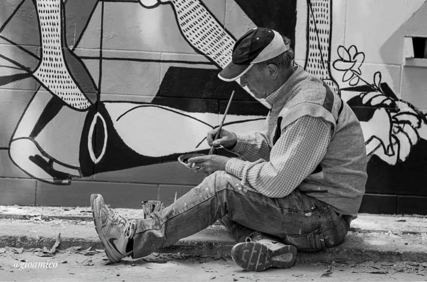 Canicattì, l'artista canicattinese Gioacchino Di Caro realizza "La Guernica" di Picasso all'interno della villa comunale Canicattì, l'artista canicattinese Gioacchino Di Caro realizza "La Guernica" di Picasso all'interno della villa comunale