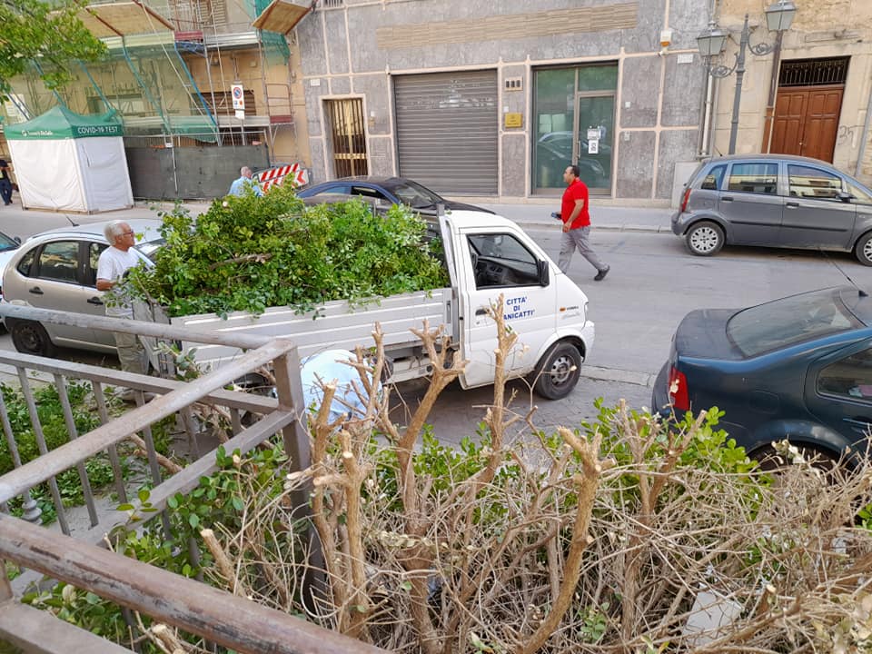 Canicattì, rifiuti: il sindaco Corbo "La città è più pulita, la guerra agli incivili è continua" Canicattì, rifiuti: il sindaco Corbo "La città è più pulita, la guerra agli incivili è continua"