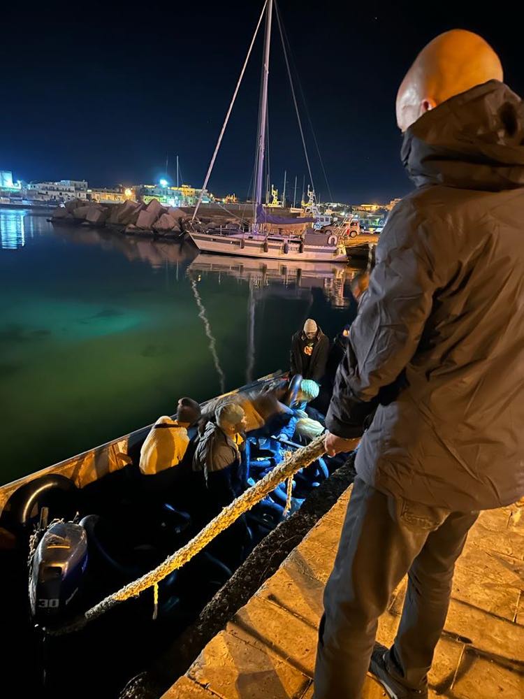 Lampedusa, sbarchi: docente canicattinese impegnato nelle operazioni di soccorso Lampedusa, sbarchi: docente canicattinese impegnato nelle operazioni di soccorso