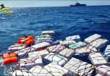 Catania, Gdf sequestra 2.000 kg di cocaina in mare: vale 400 milioni