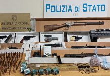 Catania, trovati arsenale e droga: anche 2 Kalashnikov