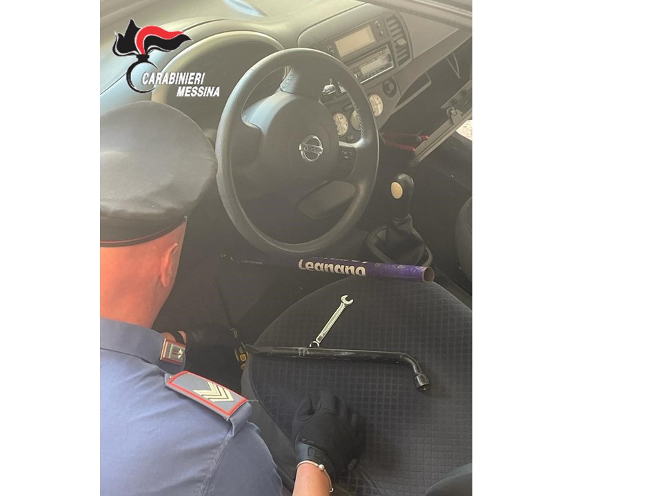 Taormina, controlli straordinari: sequestrati, coltelli strumenti atti allo scasso e prodotti ittici non tracciabili Taormina, controlli straordinari: sequestrati, coltelli strumenti atti allo scasso e prodotti ittici non tracciabili
