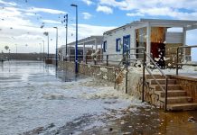 Emergenza a San Leone: Mareggiata causa invasione di schiuma nel porticciolo a causa di fogne non depurate