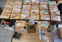 Taormina, Arrestato 44enne dai Carabinieri: in Casa Droga, Armi e 20.000 Euro Sospetti Proventi di Spaccio