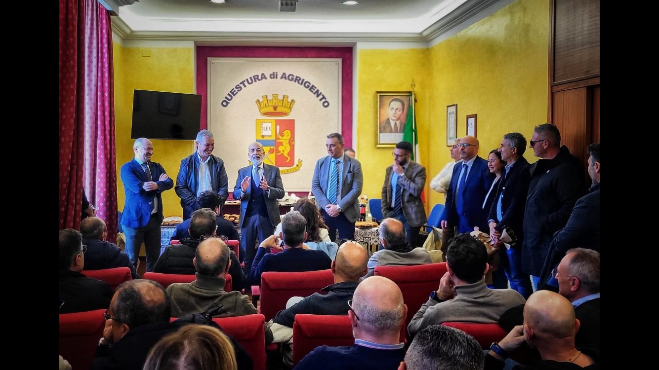 Agrigento, una Carriera Dedicata alla Sicurezza e alla Giustizia: Il Sovrintendente Capo della Polizia, Alfonso Tirone va in Pensione Agrigento, una Carriera Dedicata alla Sicurezza e alla Giustizia: Il Sovrintendente Capo della Polizia, Alfonso Tirone va in Pensione