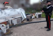 Stromboli, i Carabinieri scoprono una discarica abusiva a cielo aperto: tra i rifiuti anche lastre in eternit