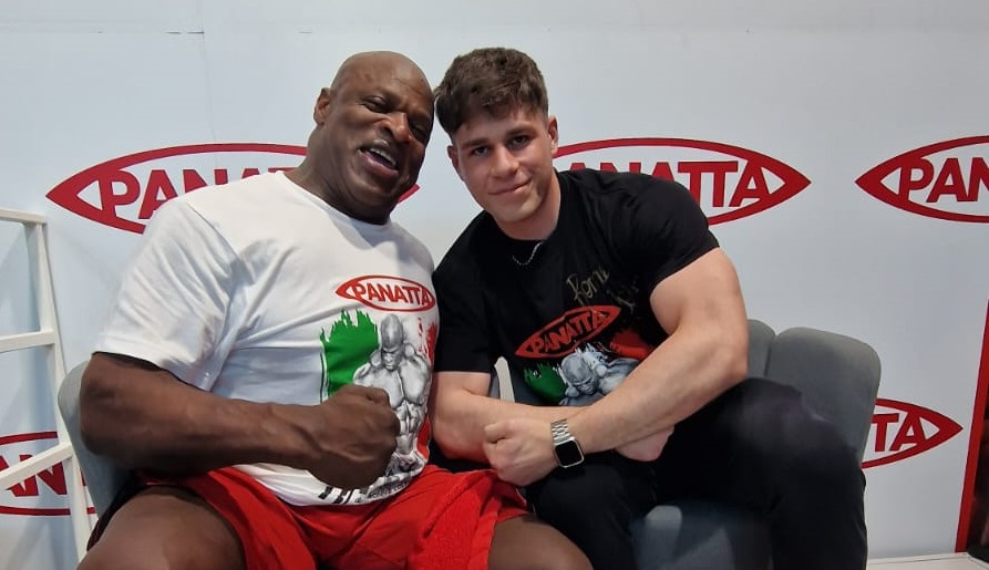 Ronnie Coleman, Ex Mister Olympia, Attira la Folla allo Stand Panatta alla Fiera di Rimini Ronnie Coleman, Ex Mister Olympia, Attira la Folla allo Stand Panatta alla Fiera di Rimini