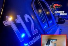 Non si ferma all’Alt dei Carabinieri a Messina: Arrestato 20enne, Getta una Pistola Rubata Durante la Fuga