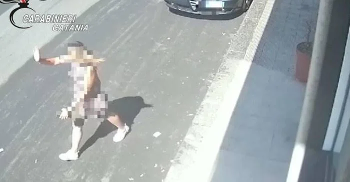 Furti Ingannevoli a Giarre con il metodo "Ciao ciao": Arrestata Giovane Donna per Truffa agli Anziani Furti Ingannevoli a Giarre con il metodo "Ciao ciao": Arrestata Giovane Donna per Truffa agli Anziani
